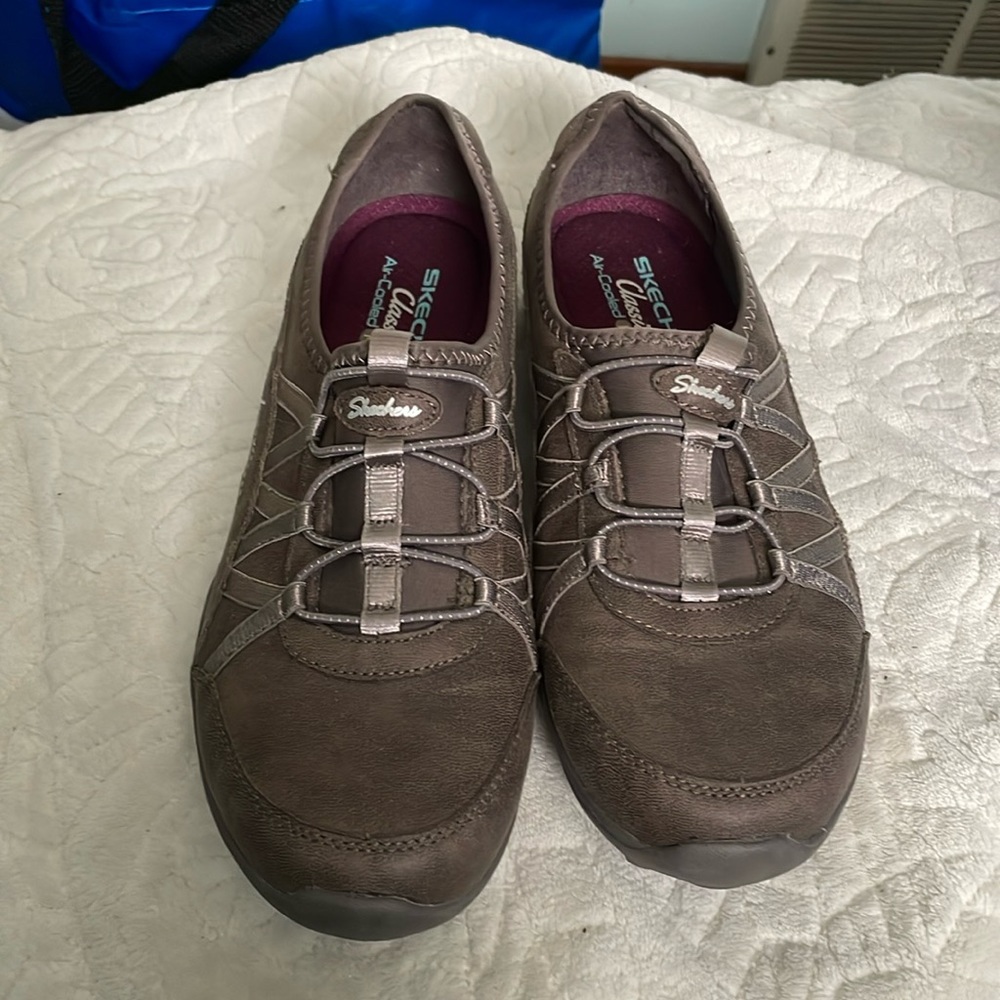 Skechers Classic Fit - Air Cooled Memory foam